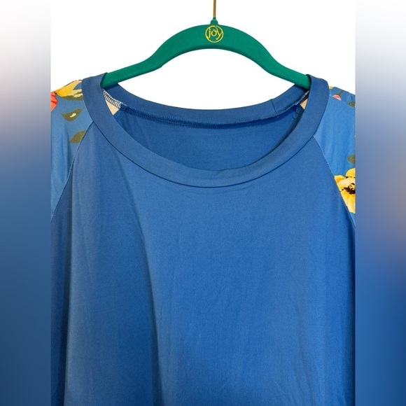 SHEIN Curve Blue Short Sleeve Blouse with Floral Sleeves Size 1XL NWOT ☀️ - Picture 7 of 14